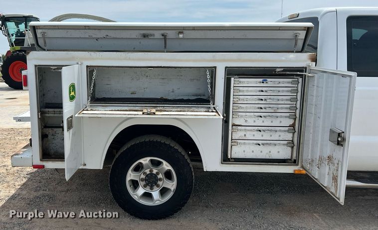 image for item DW8001 2015 Ford F250 Super Duty SuperCab utility bed pickup truck