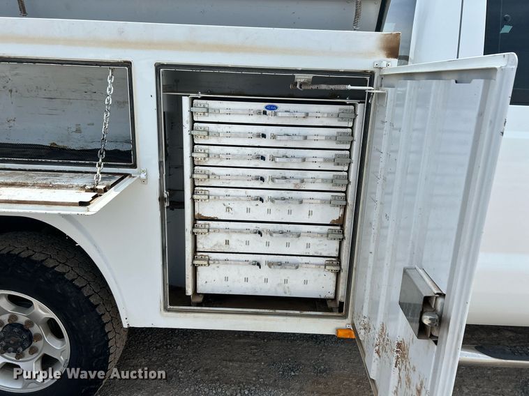 image for item DW8001 2015 Ford F250 Super Duty SuperCab utility bed pickup truck