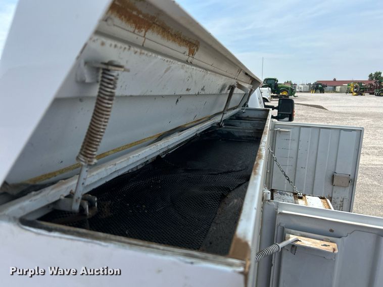 image for item DW8001 2015 Ford F250 Super Duty SuperCab utility bed pickup truck