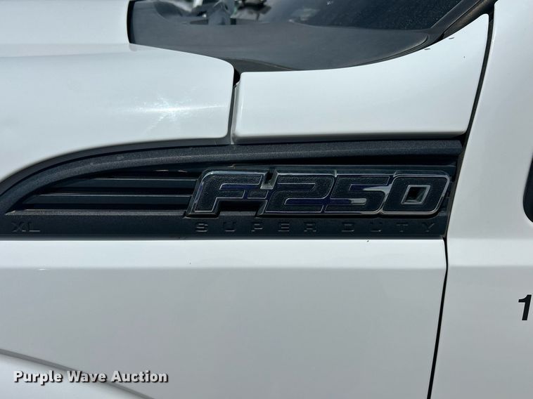 image for item DW8001 2015 Ford F250 Super Duty SuperCab utility bed pickup truck