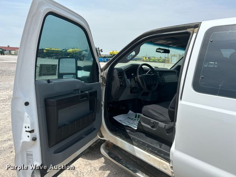 image for item DW8001 2015 Ford F250 Super Duty SuperCab utility bed pickup truck