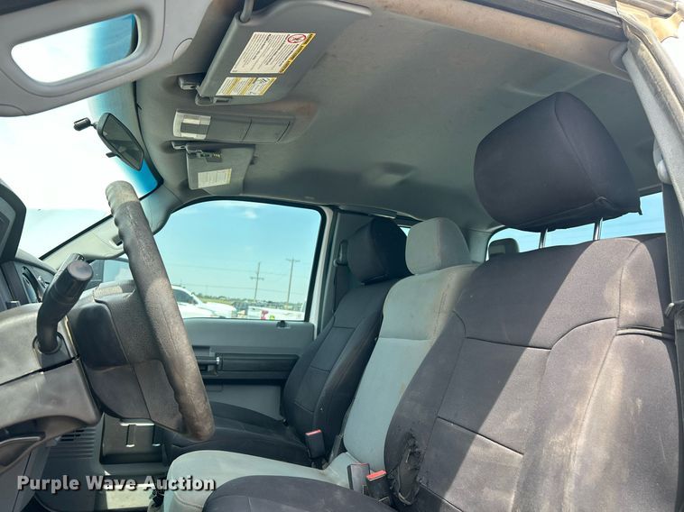 image for item DW8001 2015 Ford F250 Super Duty SuperCab utility bed pickup truck