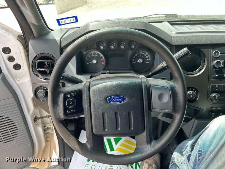 image for item DW8001 2015 Ford F250 Super Duty SuperCab utility bed pickup truck