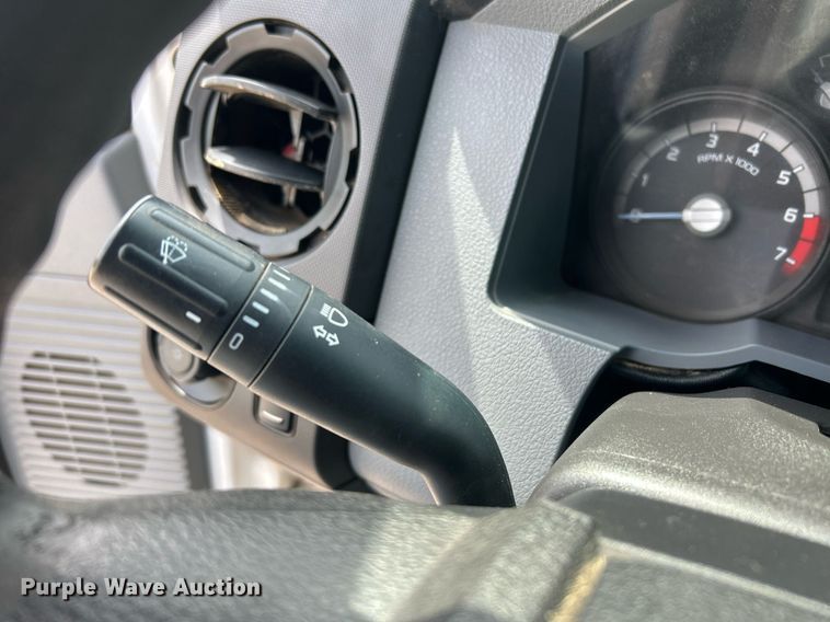 image for item DW8001 2015 Ford F250 Super Duty SuperCab utility bed pickup truck