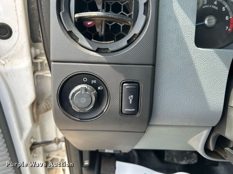 image for item DW8001 2015 Ford F250 Super Duty SuperCab utility bed pickup truck