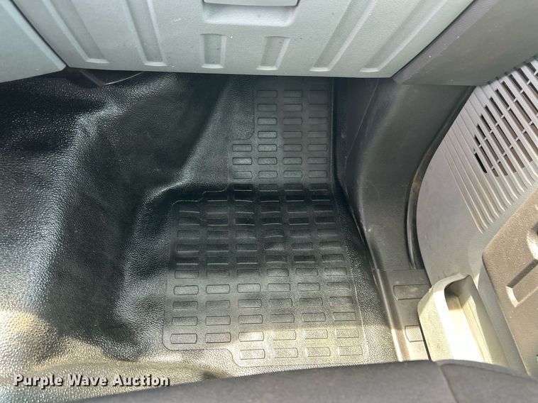 image for item DW8001 2015 Ford F250 Super Duty SuperCab utility bed pickup truck