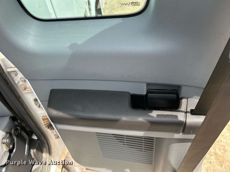 image for item DW8001 2015 Ford F250 Super Duty SuperCab utility bed pickup truck