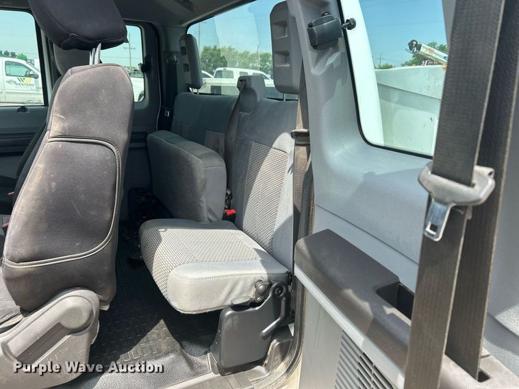 image for item DW8001 2015 Ford F250 Super Duty SuperCab utility bed pickup truck