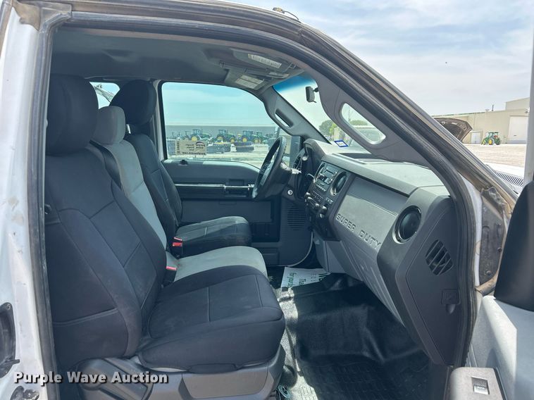 image for item DW8001 2015 Ford F250 Super Duty SuperCab utility bed pickup truck