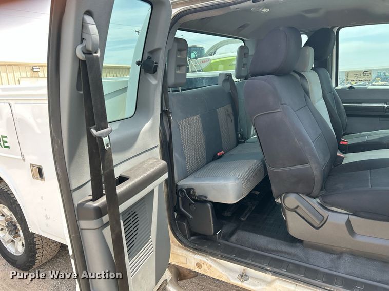 image for item DW8001 2015 Ford F250 Super Duty SuperCab utility bed pickup truck