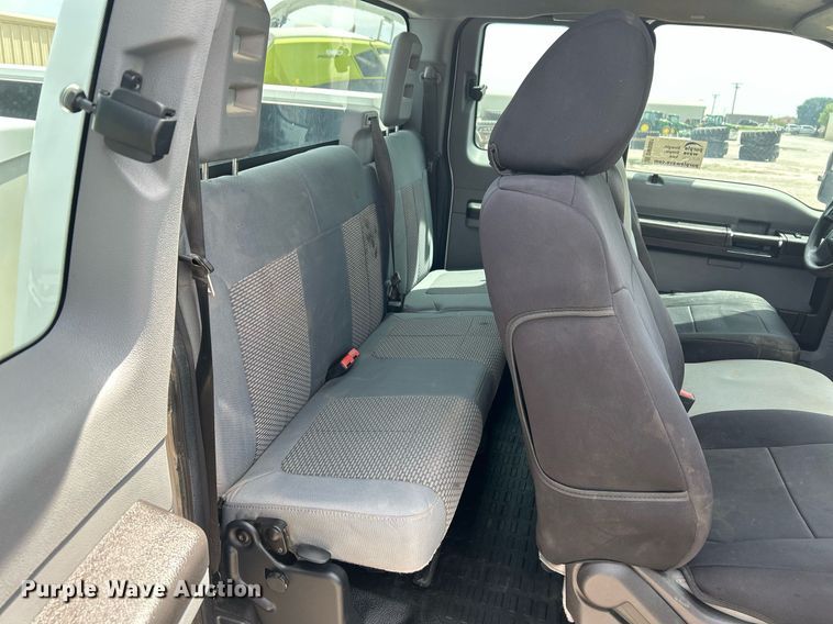 image for item DW8001 2015 Ford F250 Super Duty SuperCab utility bed pickup truck