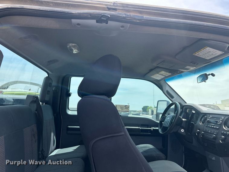 image for item DW8001 2015 Ford F250 Super Duty SuperCab utility bed pickup truck