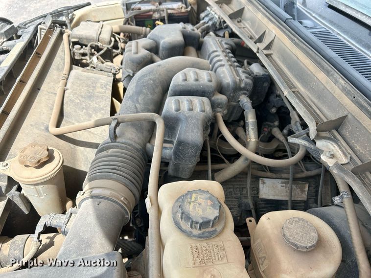 image for item DW8001 2015 Ford F250 Super Duty SuperCab utility bed pickup truck