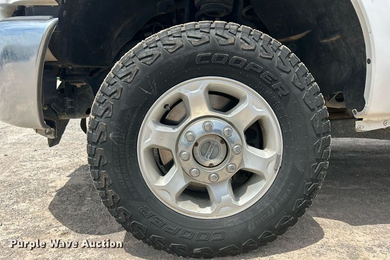 image for item DW8001 2015 Ford F250 Super Duty SuperCab utility bed pickup truck