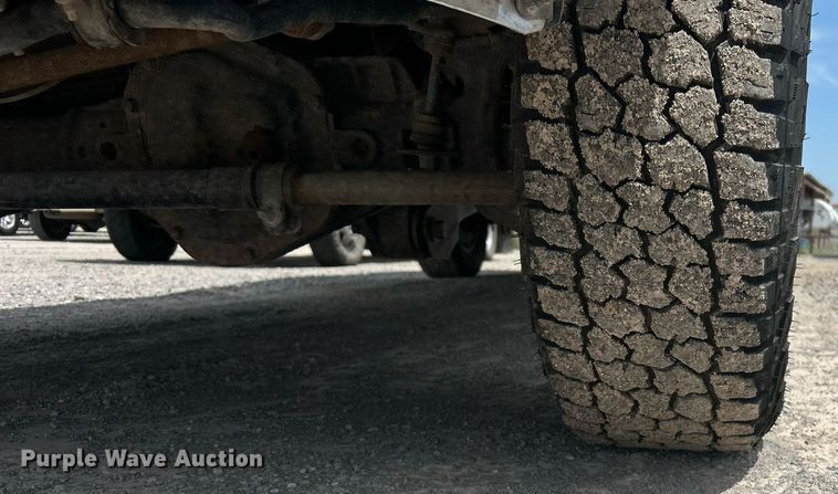 image for item DW8001 2015 Ford F250 Super Duty SuperCab utility bed pickup truck