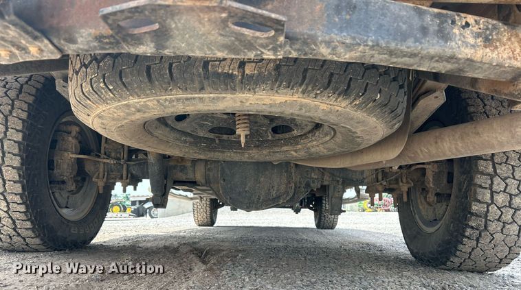 image for item DW8001 2015 Ford F250 Super Duty SuperCab utility bed pickup truck