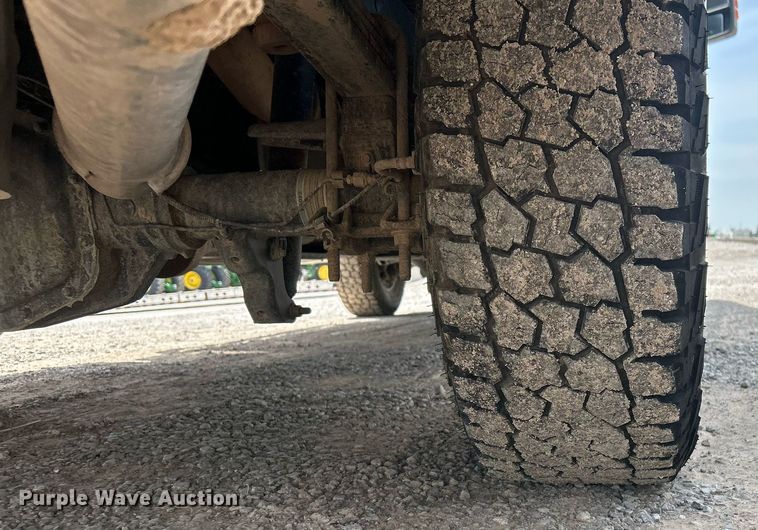 image for item DW8001 2015 Ford F250 Super Duty SuperCab utility bed pickup truck