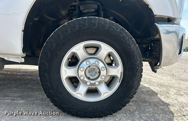 image for item DW8001 2015 Ford F250 Super Duty SuperCab utility bed pickup truck