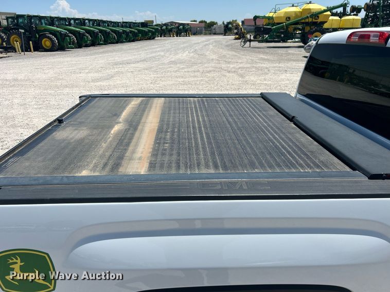 image for item DW8717 2015 GMC Sierra 1500 Crew Cab pickup truck