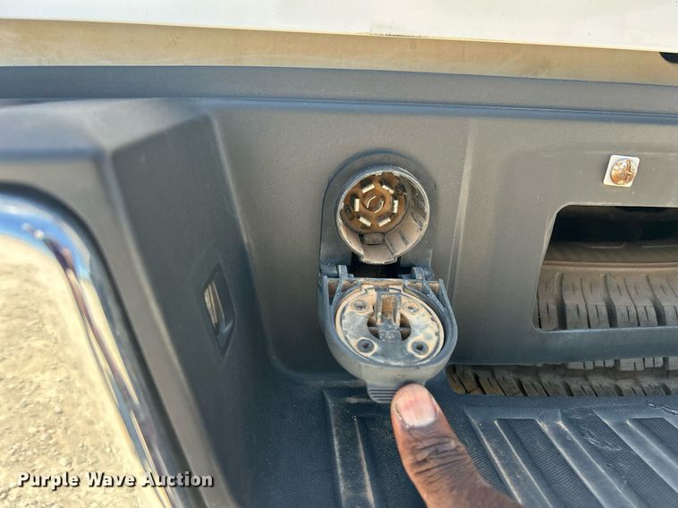 image for item DW8717 2015 GMC Sierra 1500 Crew Cab pickup truck