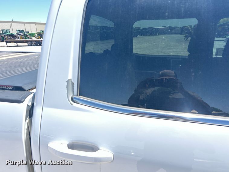 image for item DW8717 2015 GMC Sierra 1500 Crew Cab pickup truck