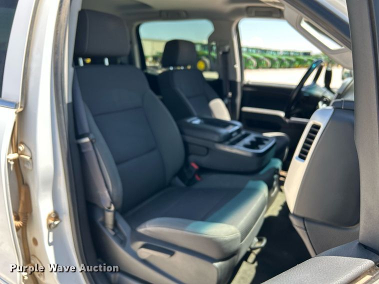 image for item DW8717 2015 GMC Sierra 1500 Crew Cab pickup truck