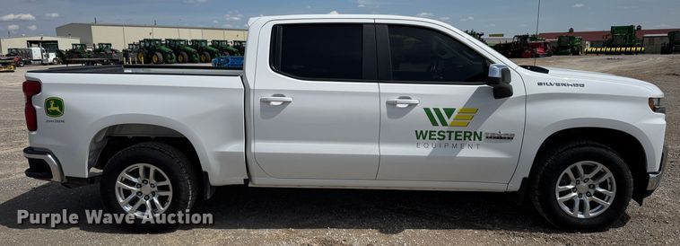 image for item DW8718 2020 Chevrolet  Silverado 1500 Crew Cab pickup truck