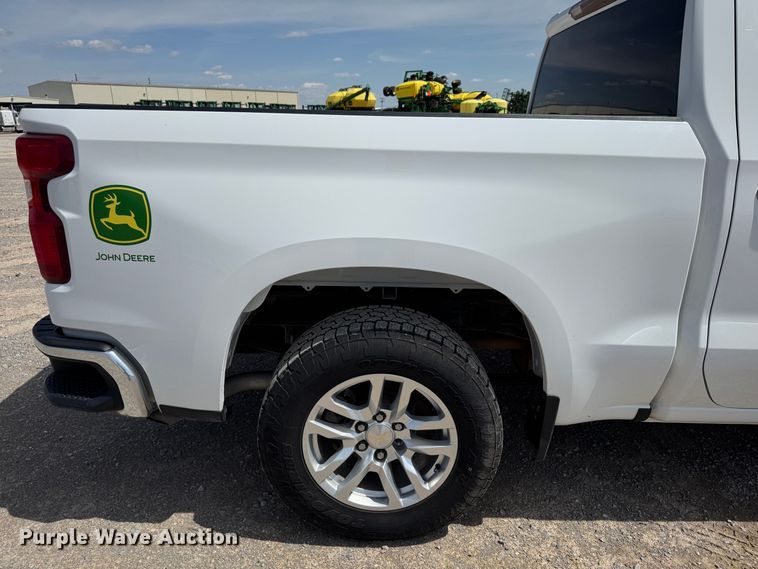 image for item DW8718 2020 Chevrolet  Silverado 1500 Crew Cab pickup truck