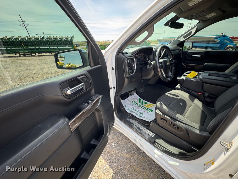 image for item DW8718 2020 Chevrolet  Silverado 1500 Crew Cab pickup truck