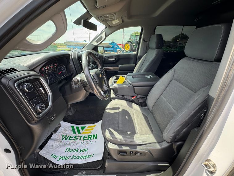 image for item DW8718 2020 Chevrolet  Silverado 1500 Crew Cab pickup truck