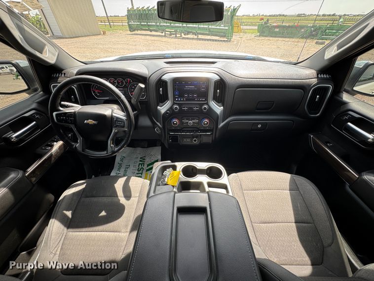 image for item DW8718 2020 Chevrolet  Silverado 1500 Crew Cab pickup truck