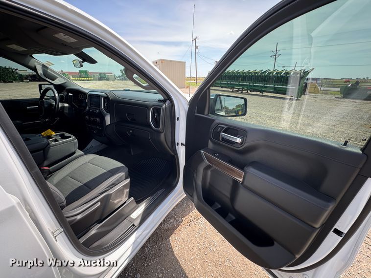 image for item DW8718 2020 Chevrolet  Silverado 1500 Crew Cab pickup truck