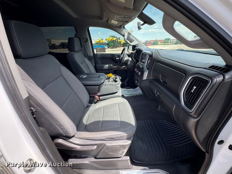 image for item DW8718 2020 Chevrolet  Silverado 1500 Crew Cab pickup truck