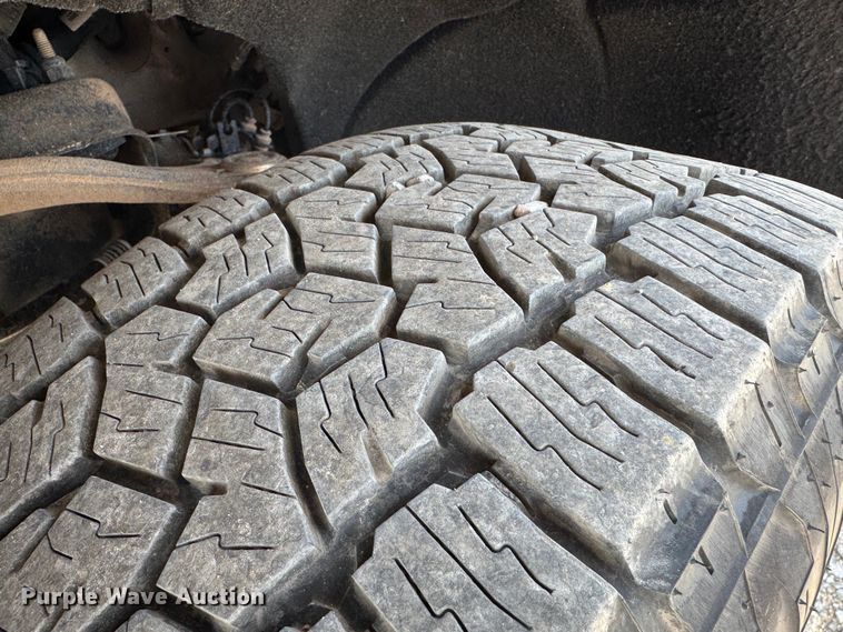 image for item DW8718 2020 Chevrolet  Silverado 1500 Crew Cab pickup truck