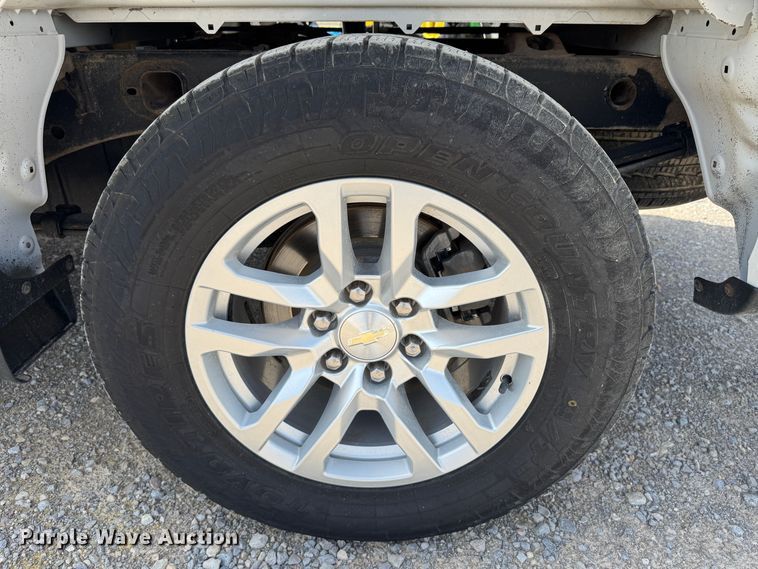 image for item DW8718 2020 Chevrolet  Silverado 1500 Crew Cab pickup truck
