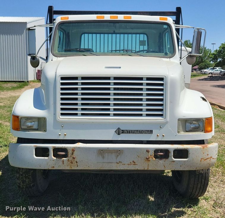image for item DX6965 1998 International 4900 dump flatbed truck