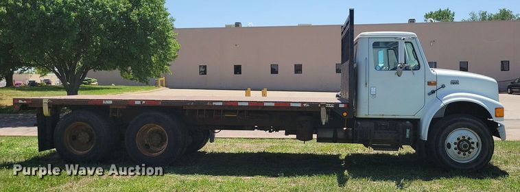 image for item DX6965 1998 International 4900 dump flatbed truck