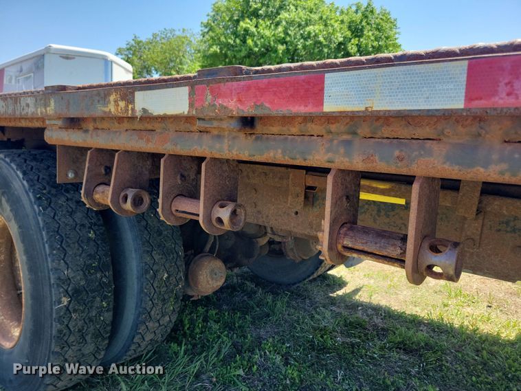 image for item DX6965 1998 International 4900 dump flatbed truck