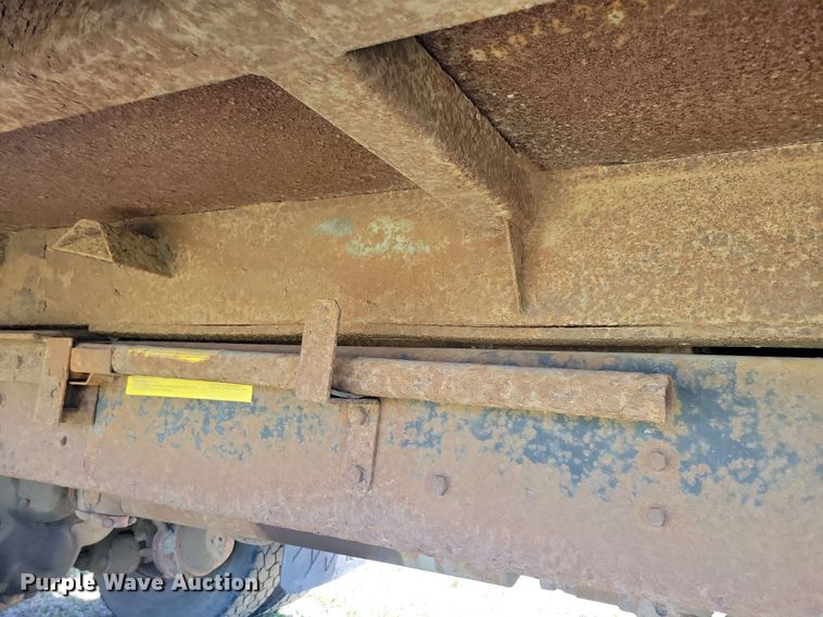 image for item DX6965 1998 International 4900 dump flatbed truck