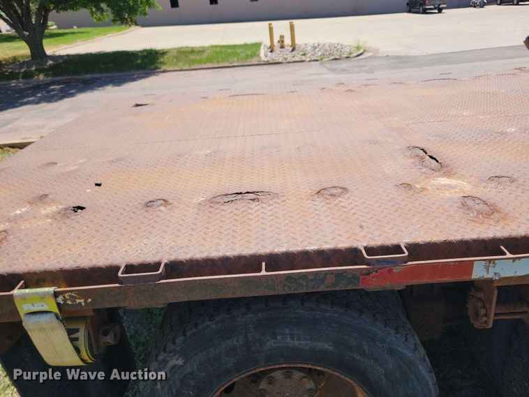 image for item DX6965 1998 International 4900 dump flatbed truck