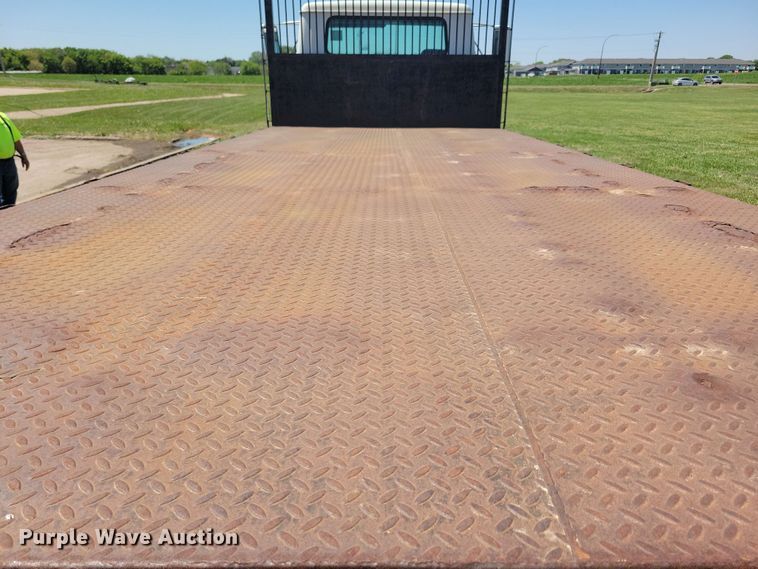 image for item DX6965 1998 International 4900 dump flatbed truck