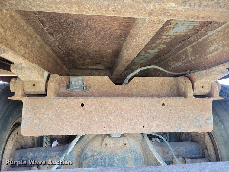 image for item DX6965 1998 International 4900 dump flatbed truck