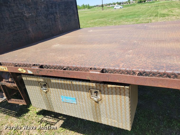 image for item DX6965 1998 International 4900 dump flatbed truck