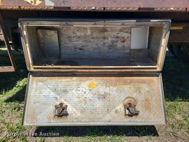 image for item DX6965 1998 International 4900 dump flatbed truck