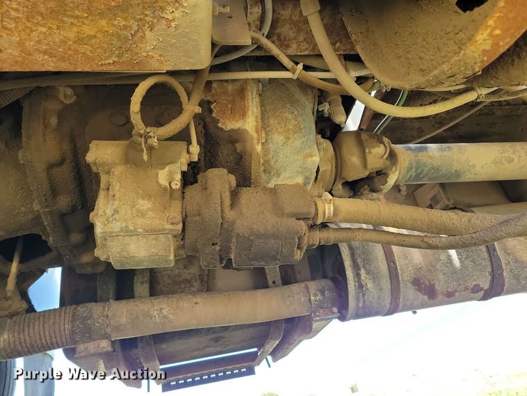 image for item DX6965 1998 International 4900 dump flatbed truck