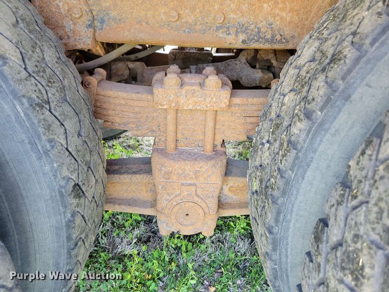 image for item DX6965 1998 International 4900 dump flatbed truck