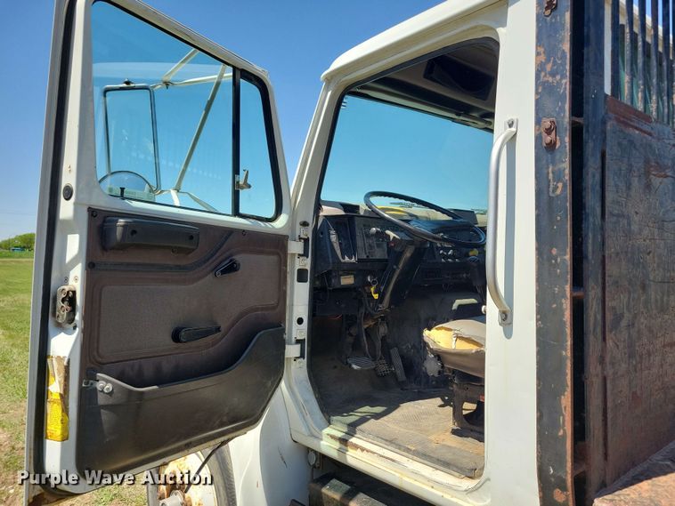 image for item DX6965 1998 International 4900 dump flatbed truck