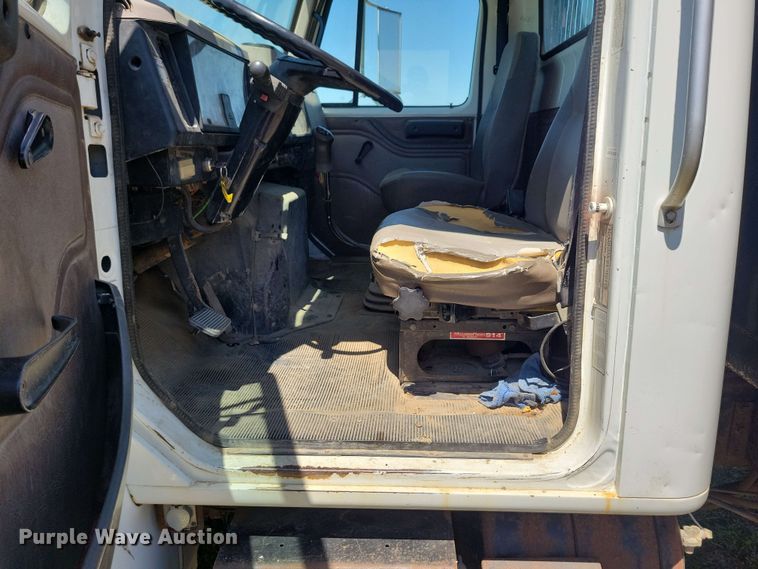 image for item DX6965 1998 International 4900 dump flatbed truck