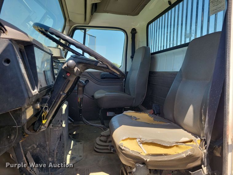 image for item DX6965 1998 International 4900 dump flatbed truck