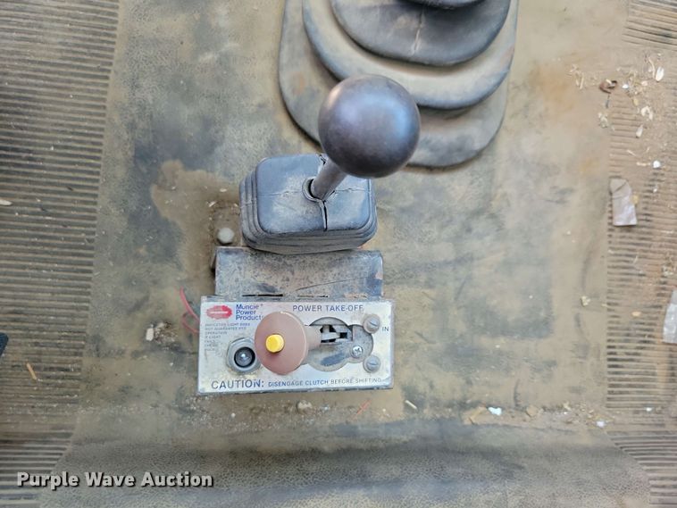 image for item DX6965 1998 International 4900 dump flatbed truck